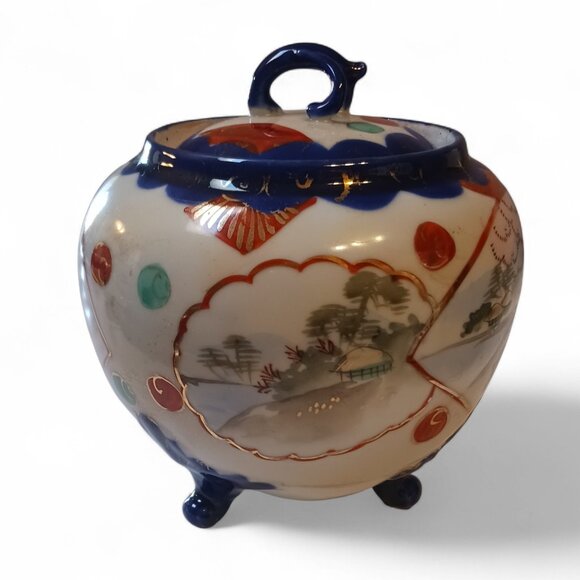 Vintage Japanese Kutani Lidded Jar – Hand Painted, Gilded, 3-Footed c.1920s–40s - Picture 3 of 16